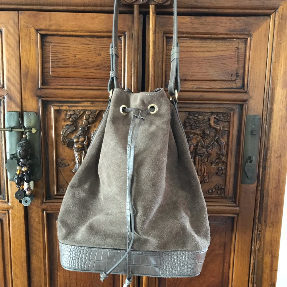Stella Bianca Taupe Suede Drawstring Bucket-bag Made in Italy